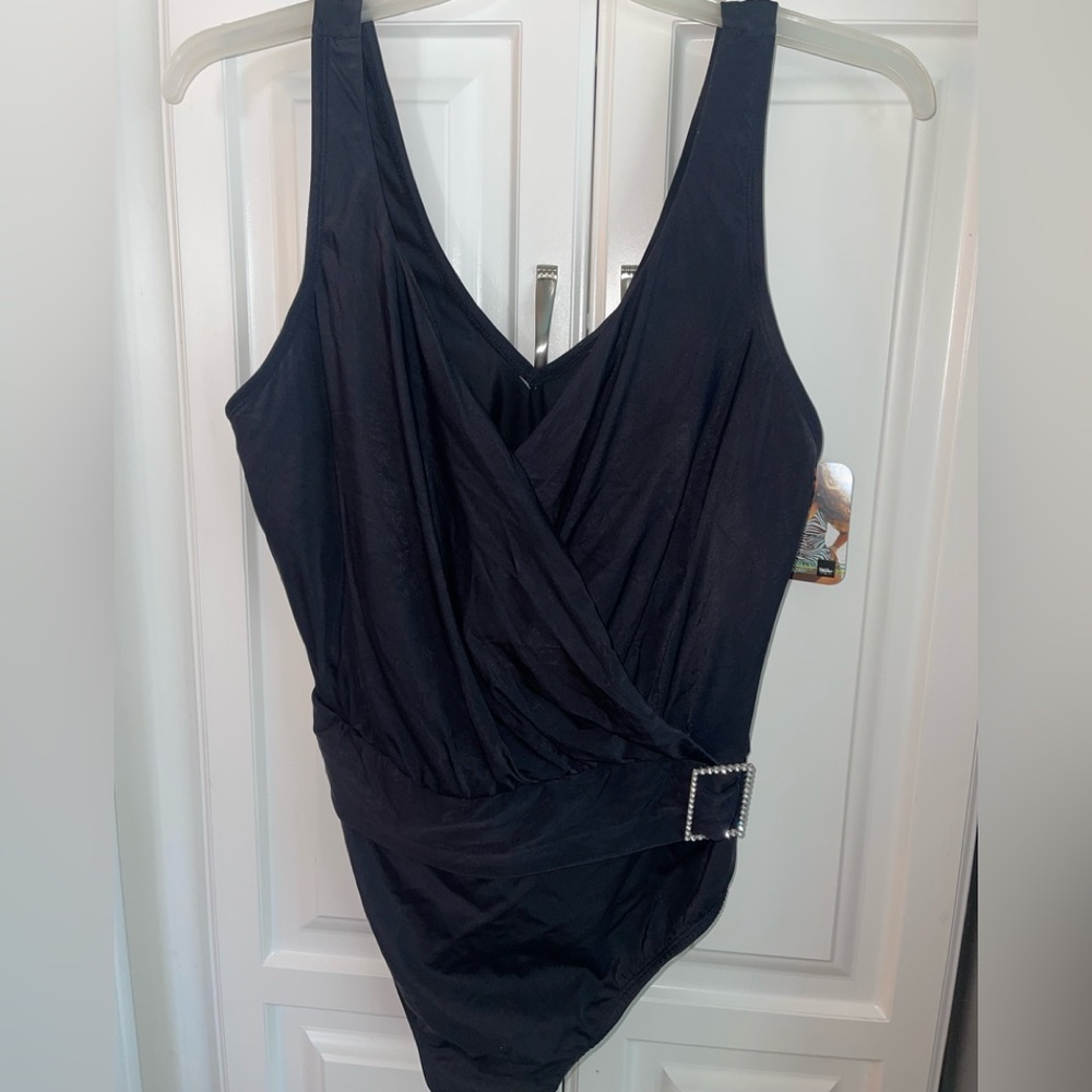 Mossimo Womens Plus Size Black One Piece Swimsuit Tummy Control 24W